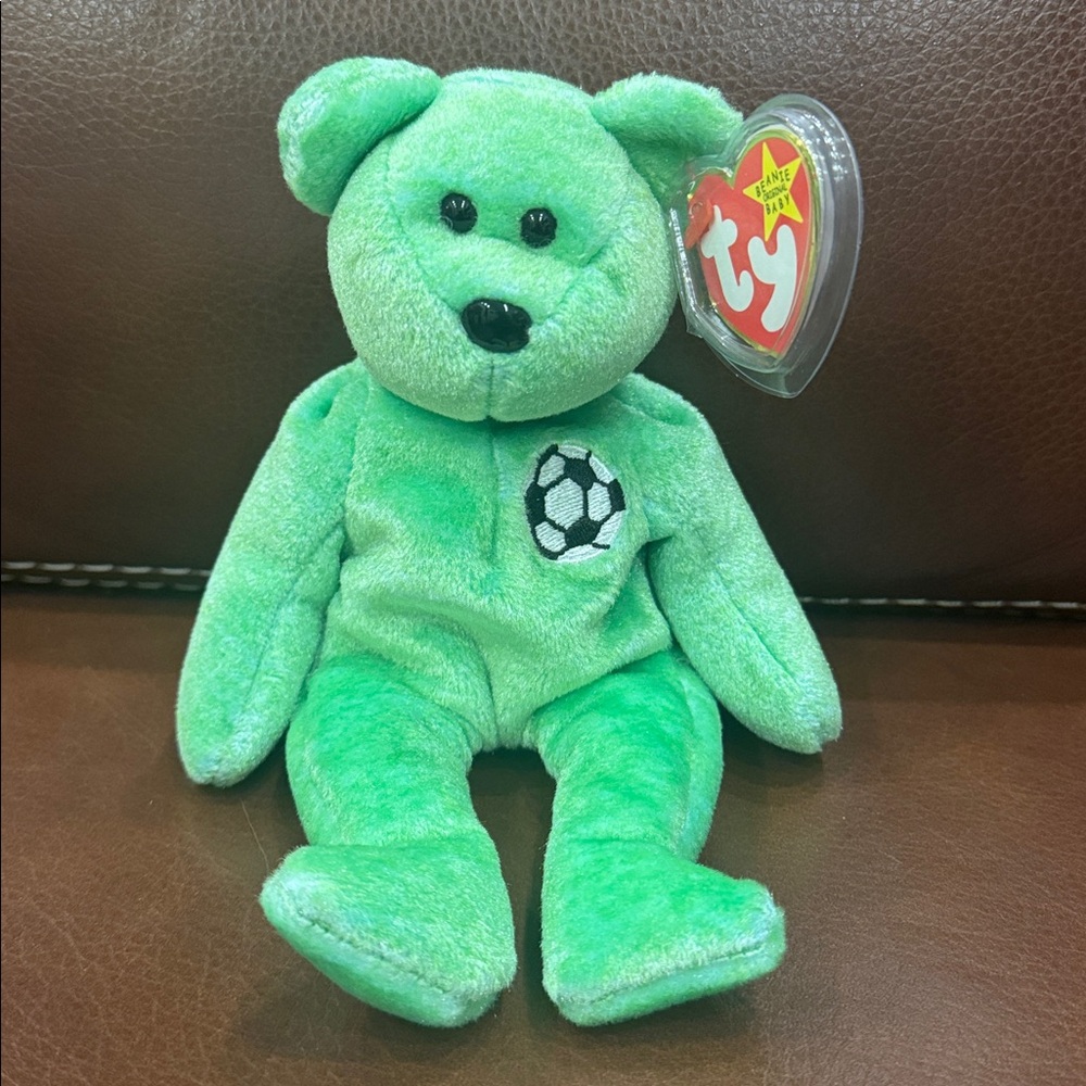 Ty Original Beanie Baby “Kicks” the Soccer ⚽️ Bear Retired Vintage Stuffed Plush